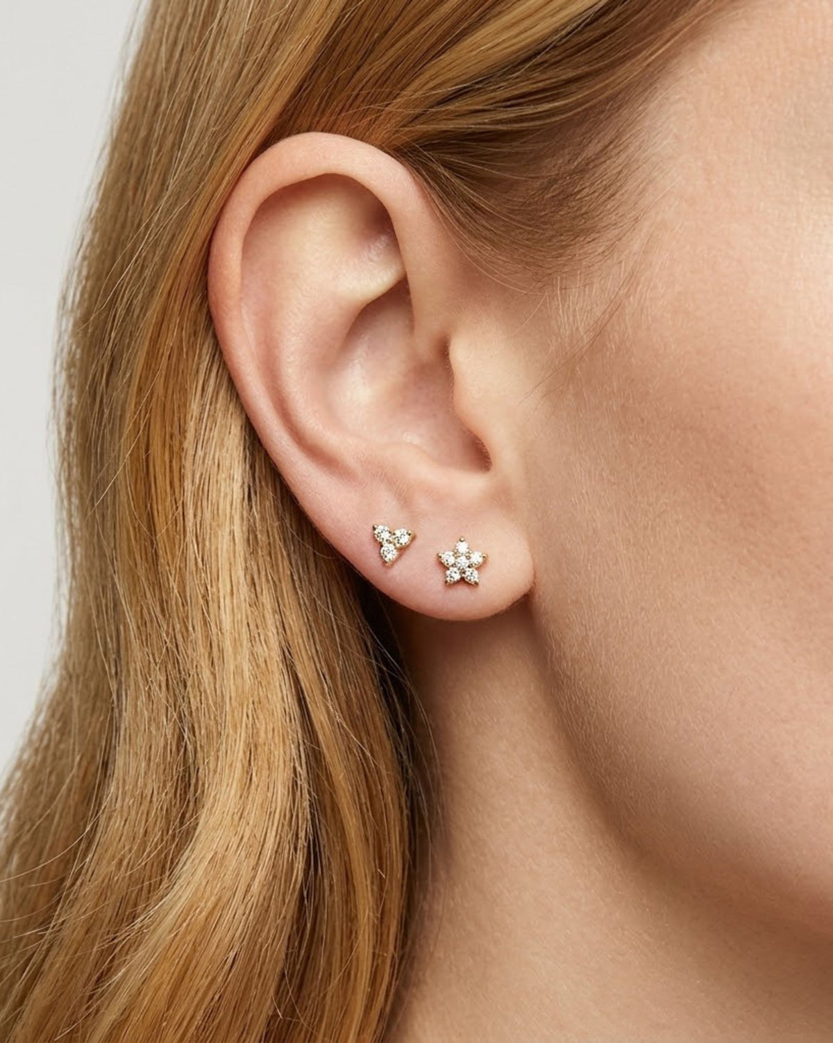 TRIANGLE ZIRCON FLAT HEART STUD
