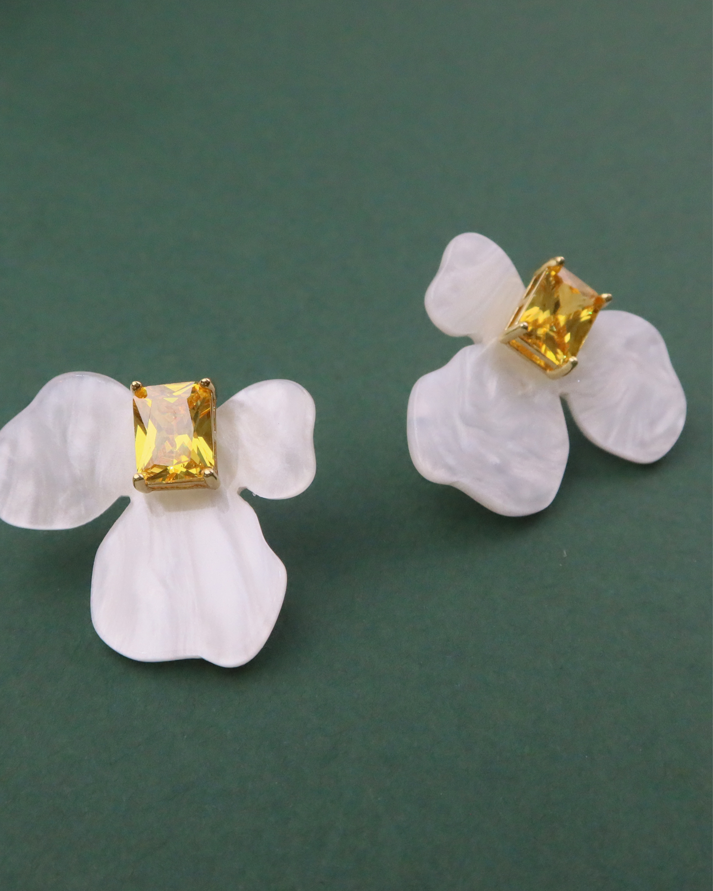 Isabella floral earring (yellow zircon)