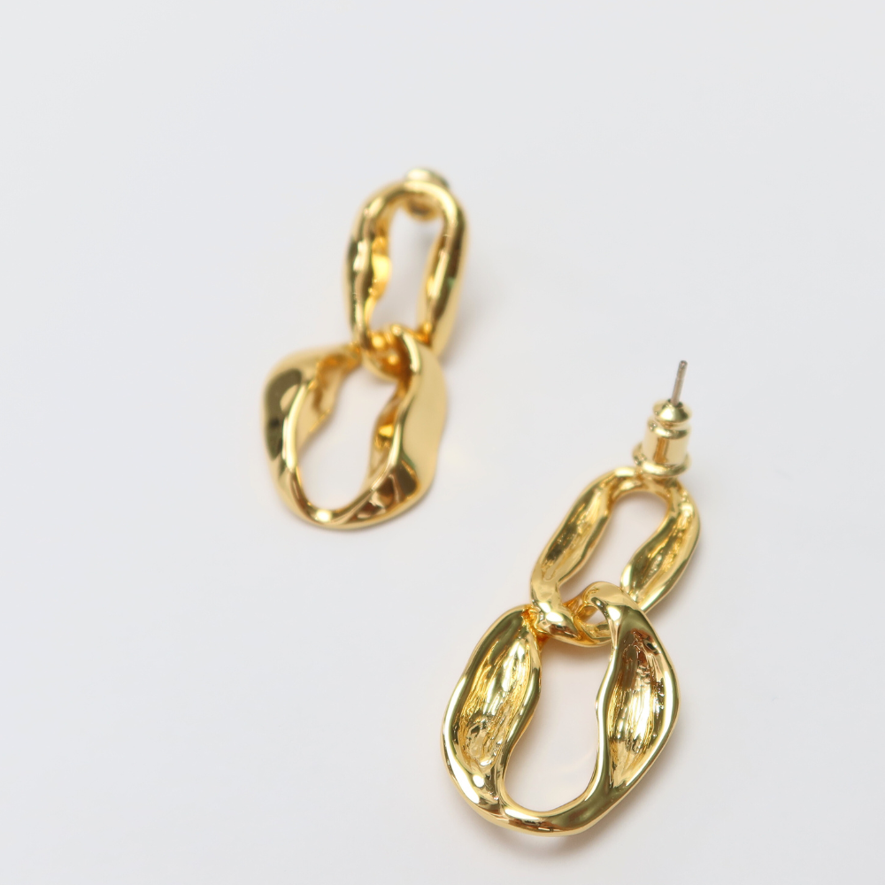 
                      
                        Johnson chain earing (gold)
                      
                    