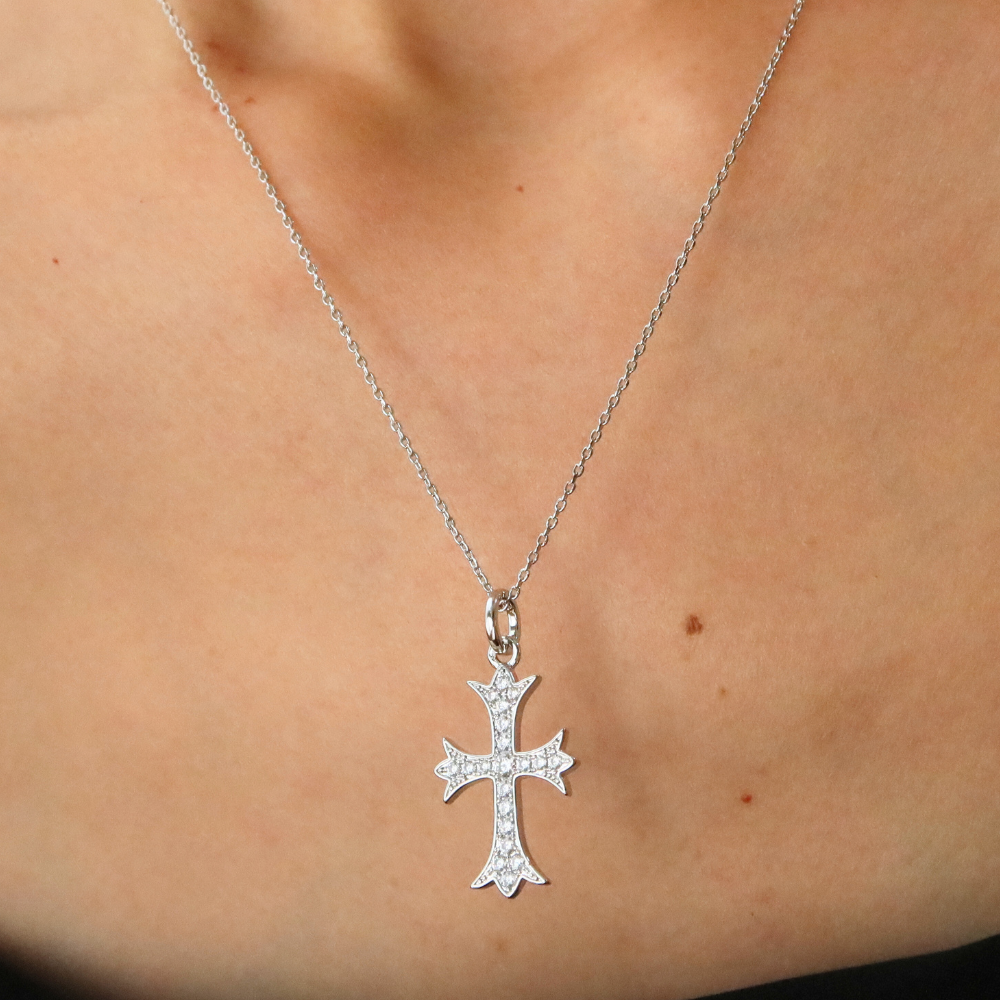 
                      
                        Cross zircon silver necklace plantium plating
                      
                    