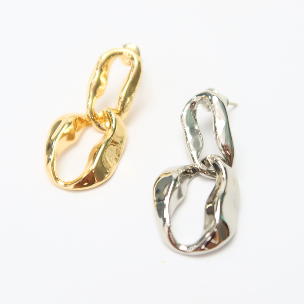 
                      
                        Johnson chain earing (gold)
                      
                    