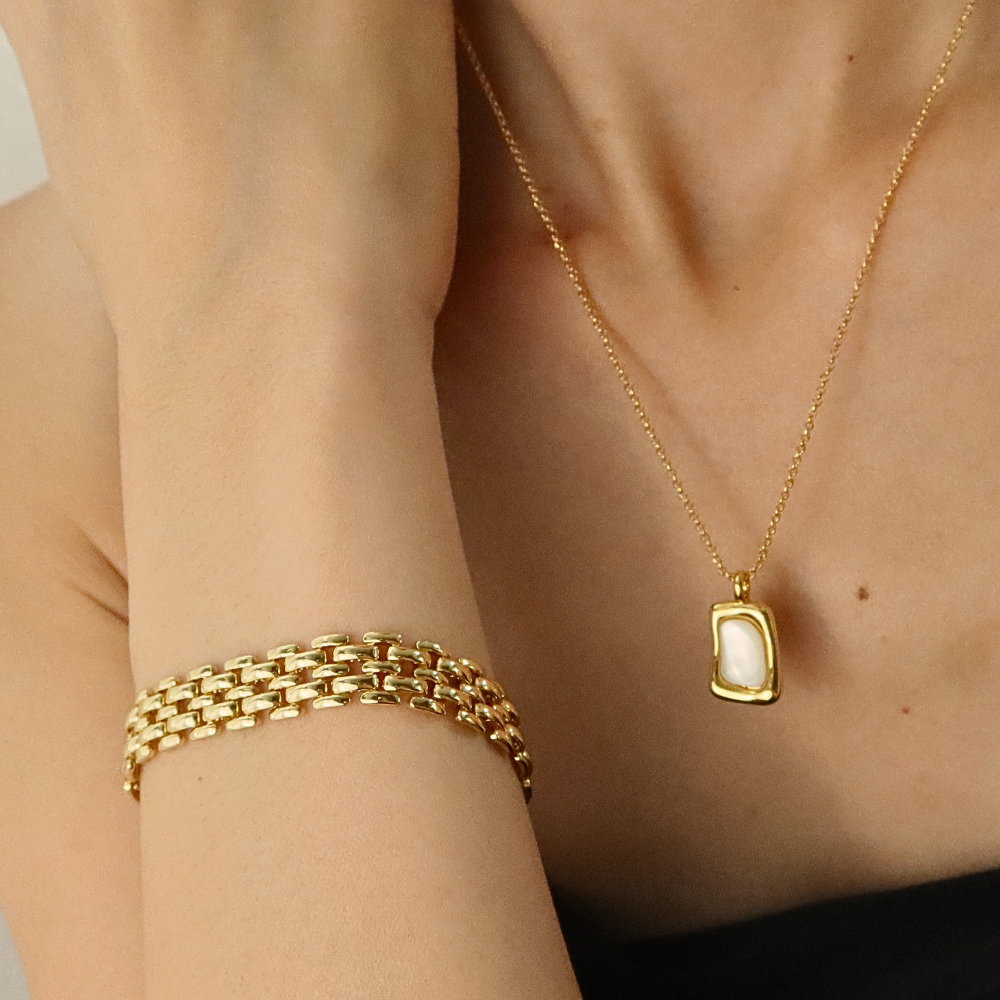 
                      
                        Watch chain bracelet 18k gold plating
                      
                    