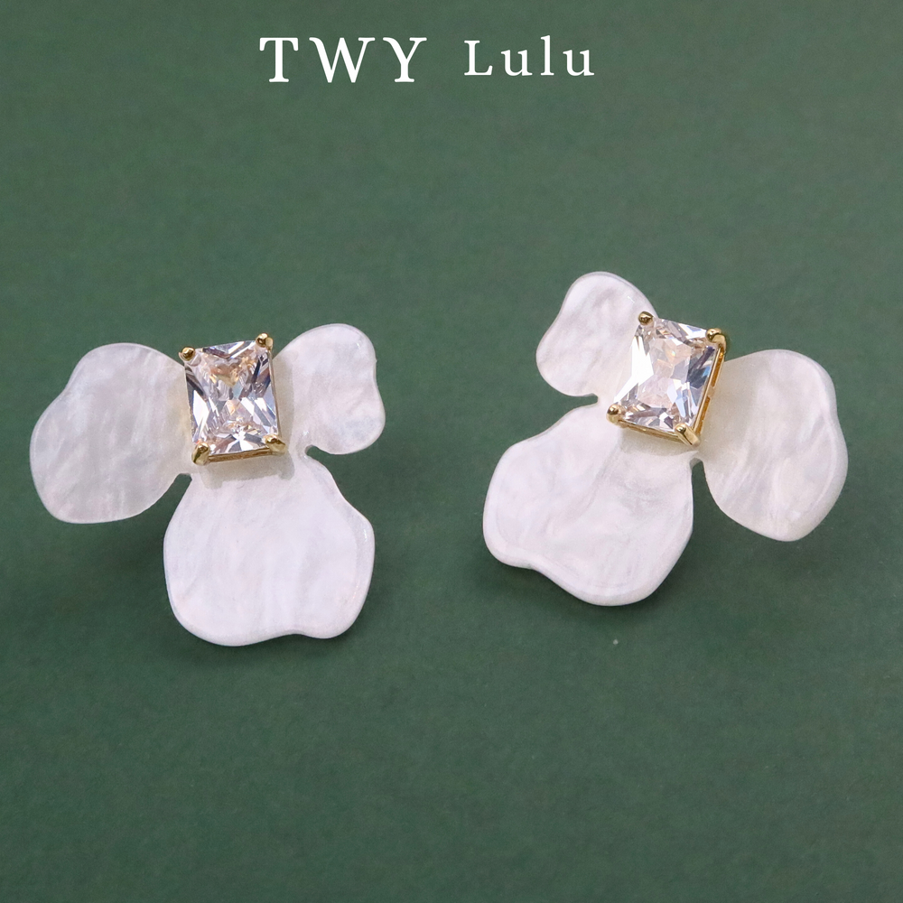 
                      
                        Isabella floral earring (white zircon )
                      
                    