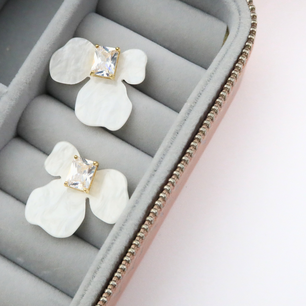 
                      
                        Isabella floral earring (white zircon )
                      
                    