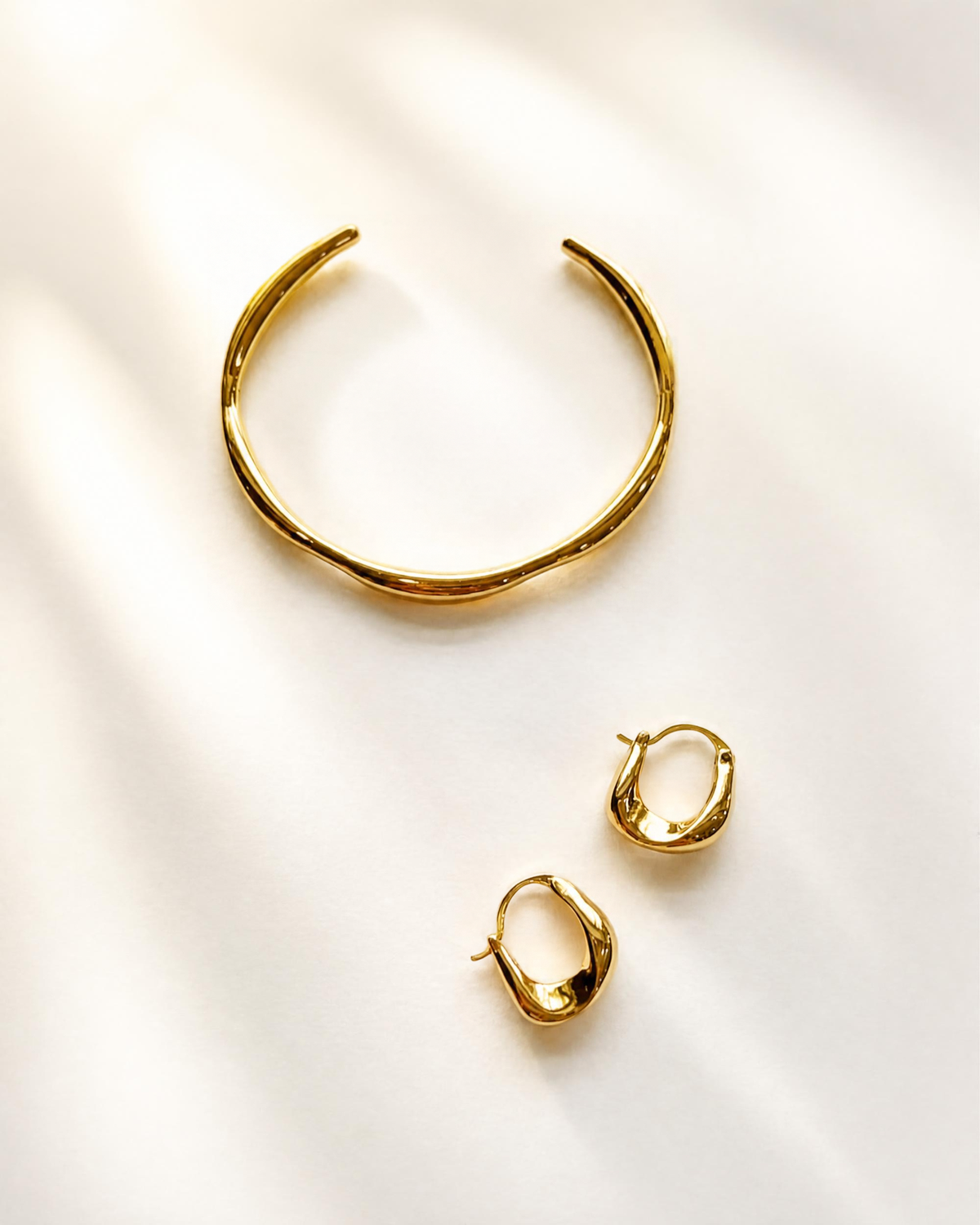 Classy Circle Bangle