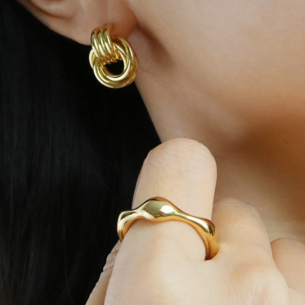 
                      
                        Hugo twist gold stud
                      
                    