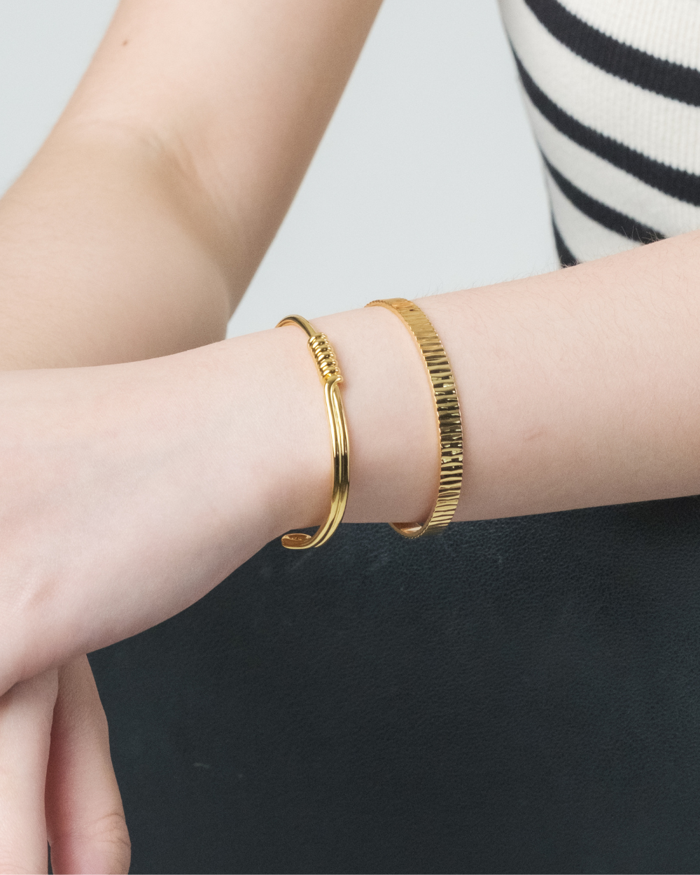 Eva gold bangle