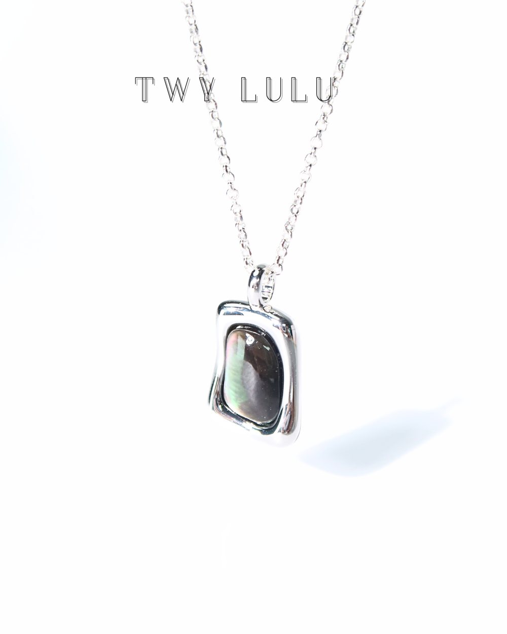 Oyster pendant silver necklace