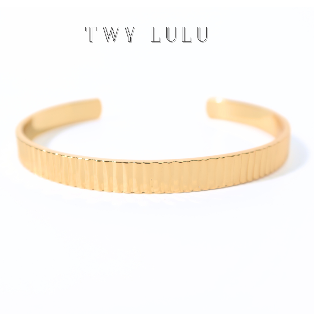 Eva gold bangle