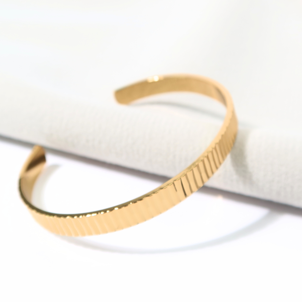 
                      
                        Eva gold bangle
                      
                    