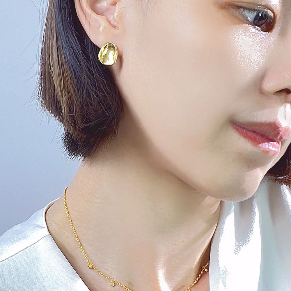 
                      
                        Phina simple earring
                      
                    