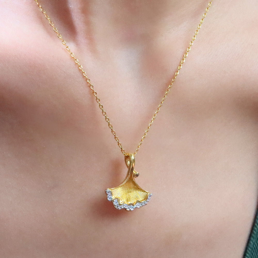 Maple Leaf zircon necklace