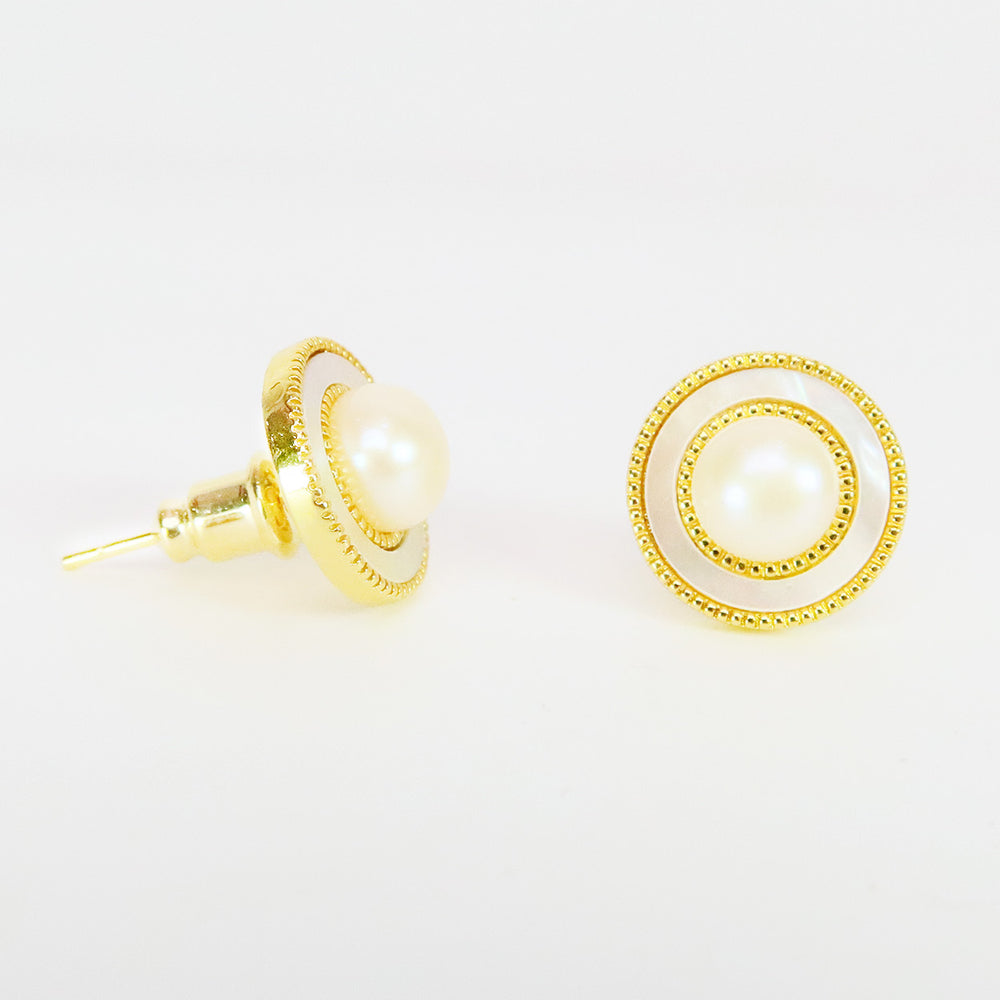 
                      
                        Ran pearl stud 18k gold plating
                      
                    