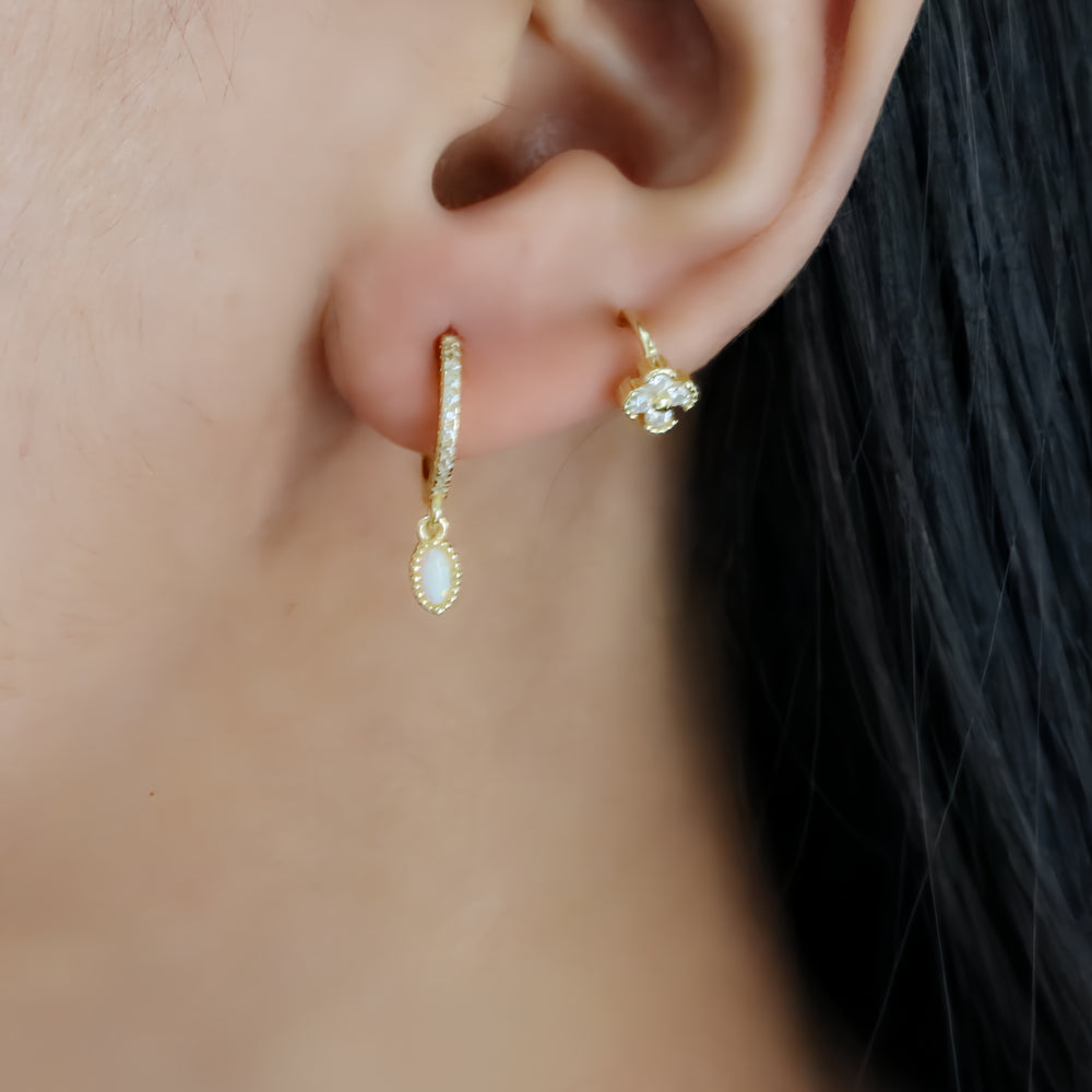 
                      
                        Lily opal  huggie 14k gold vermeil (G)
                      
                    