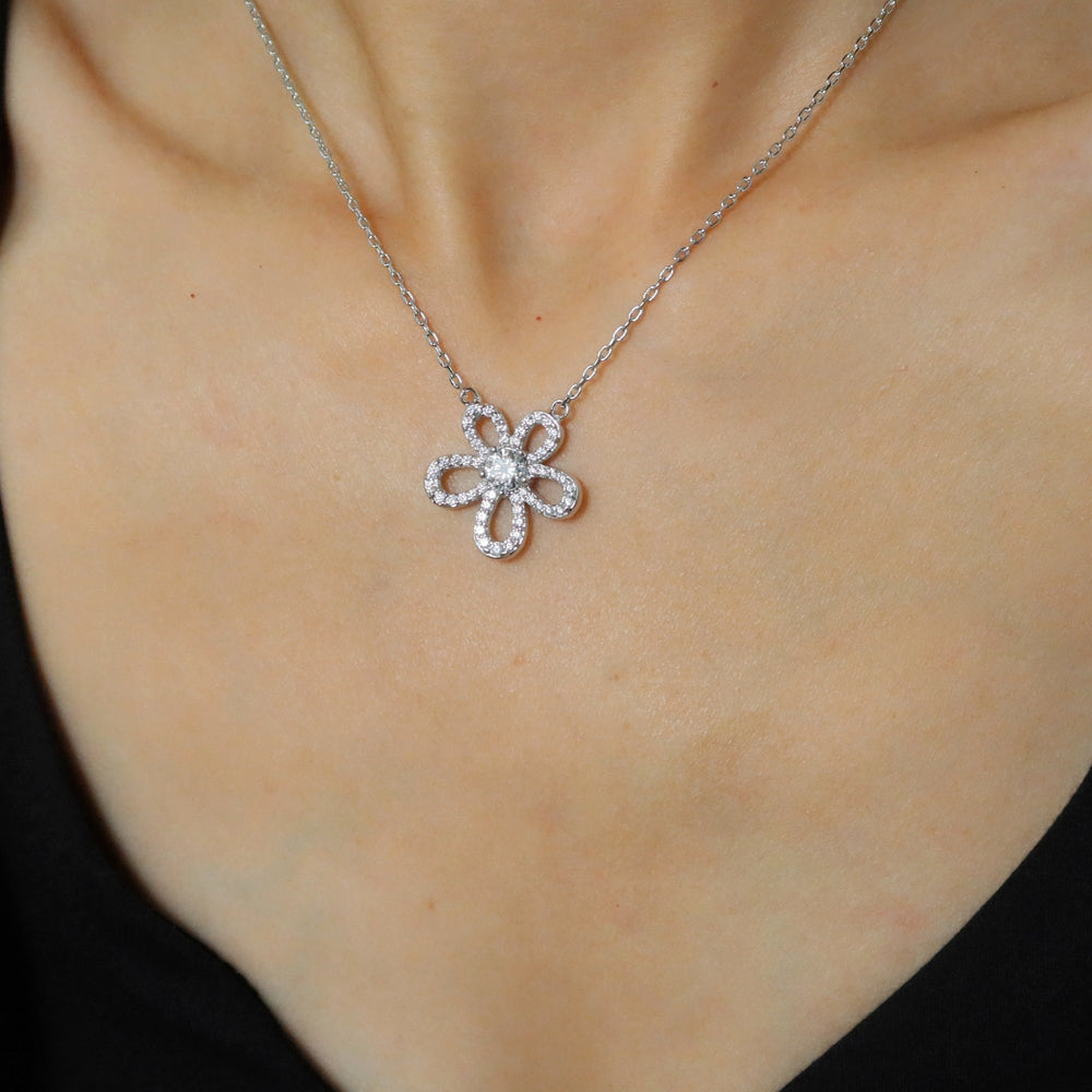 Gari zircon flower necklace