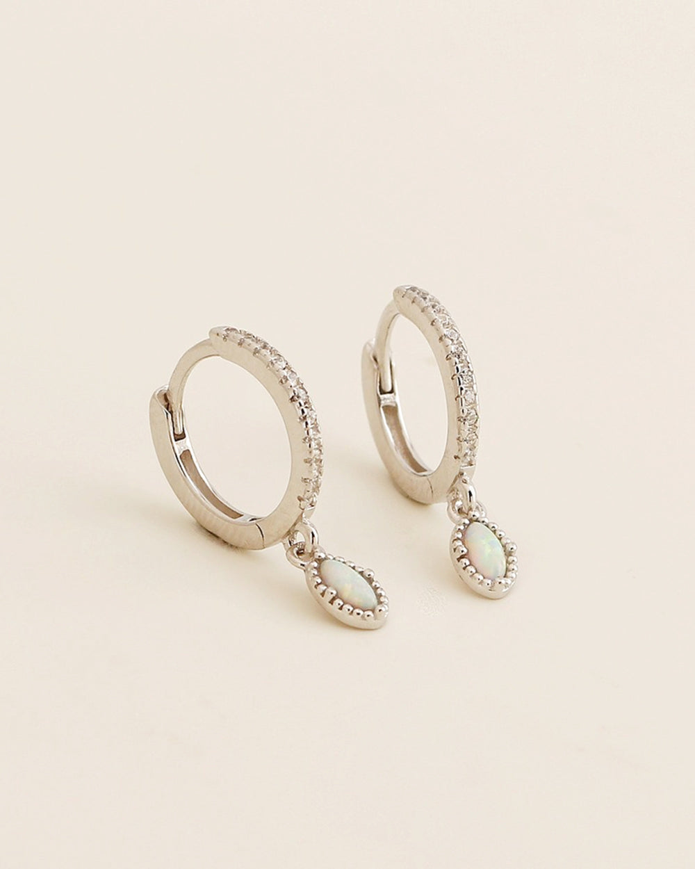 Lily opal  huggie 925silver (S)