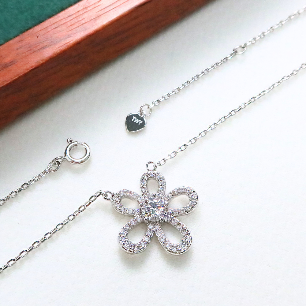 
                      
                        Gari zircon flower necklace
                      
                    